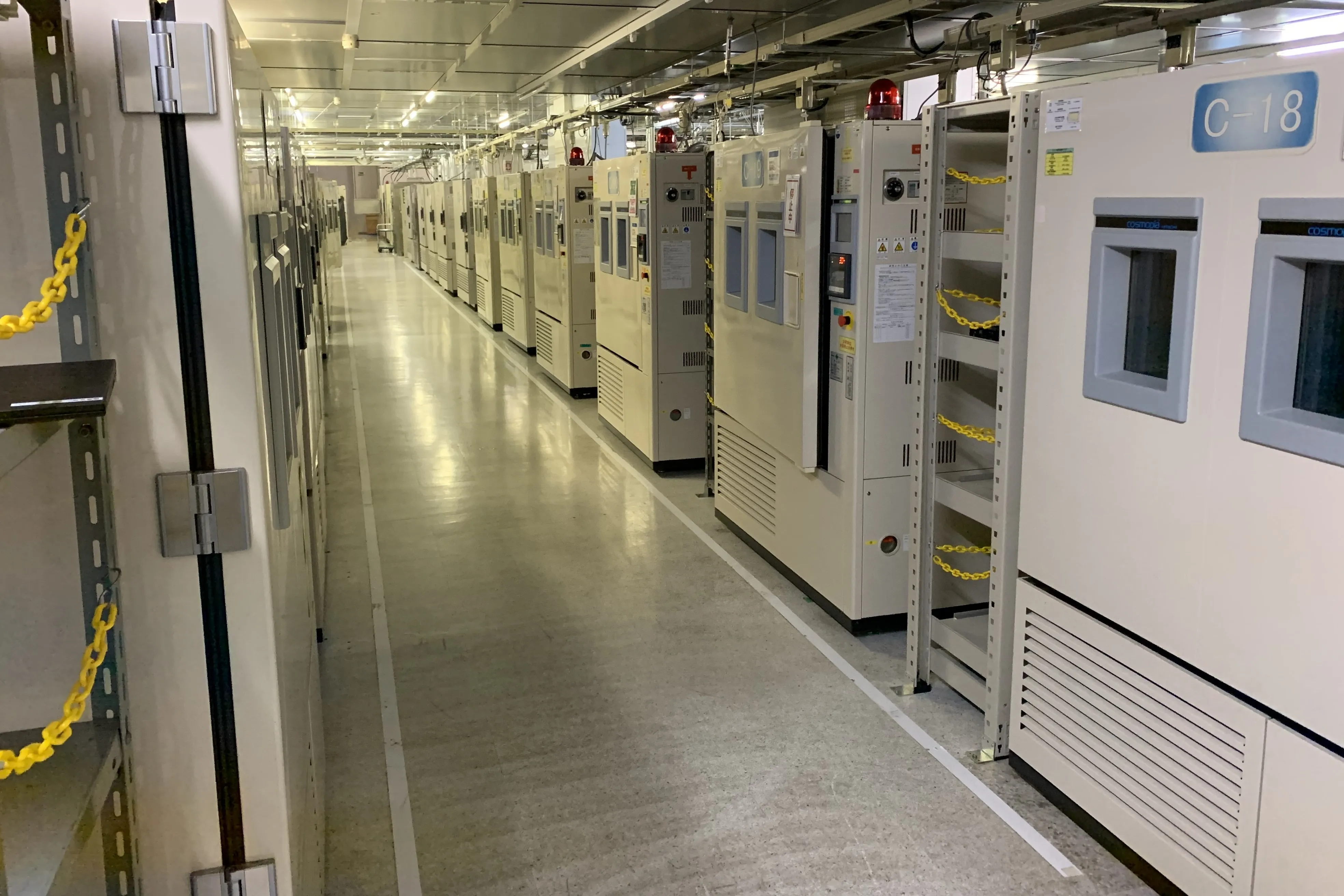 信頼性試験室 製品の耐久性評価